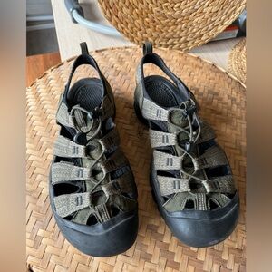 Keen men’s forest green size 13 summer sandals…